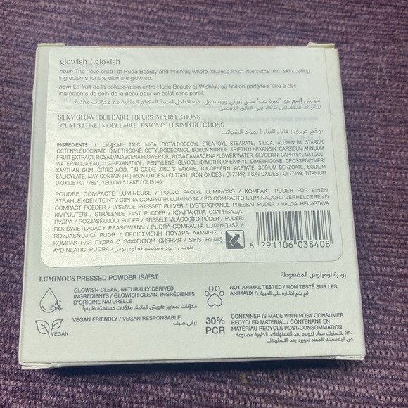 Glow wish luminous pressed powder in 01 fair by huda beauty - Picture 3 of 5